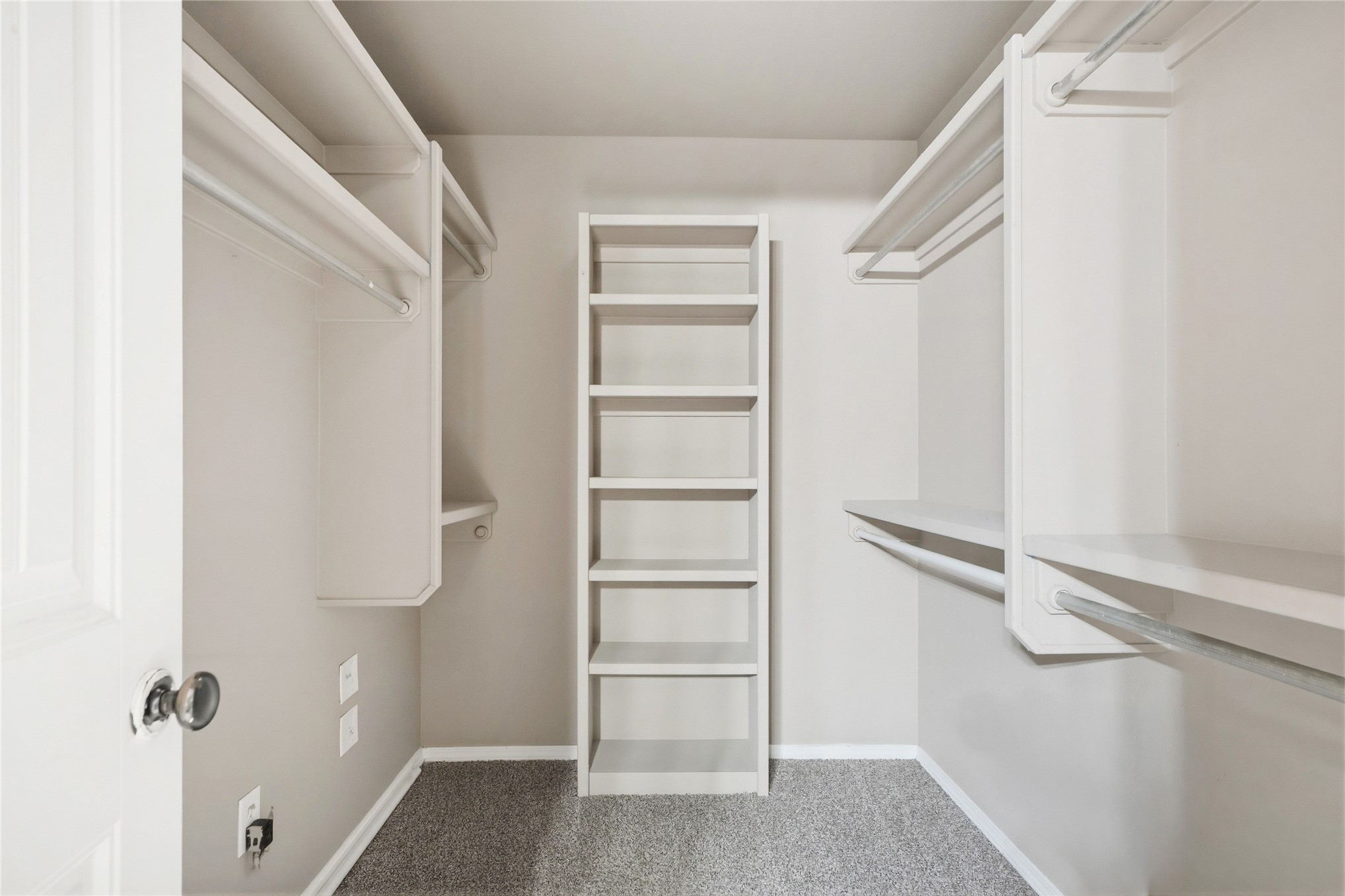 612 N Ross Street Property Photo 23
