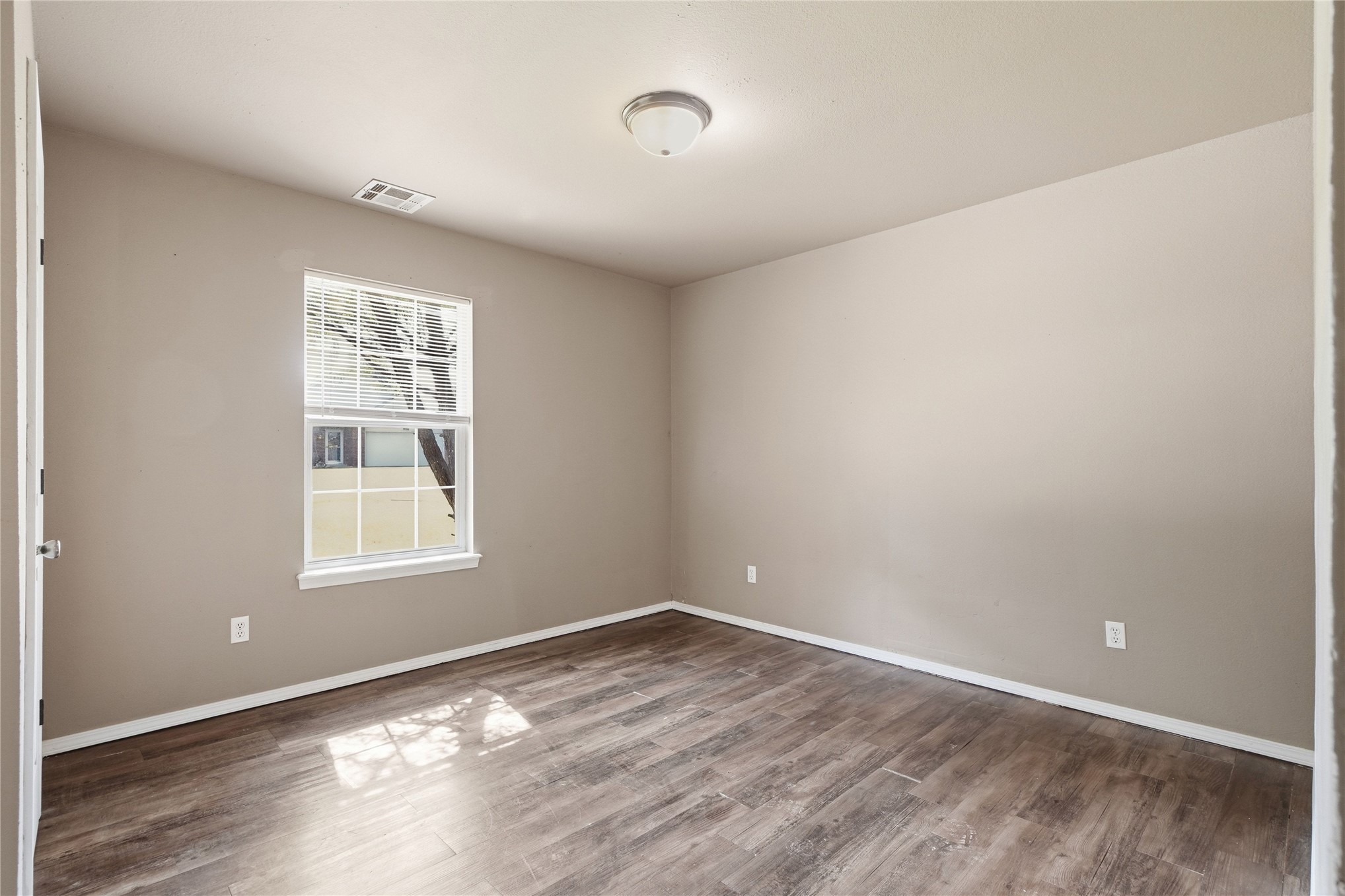 612 N Ross Street Property Photo 24