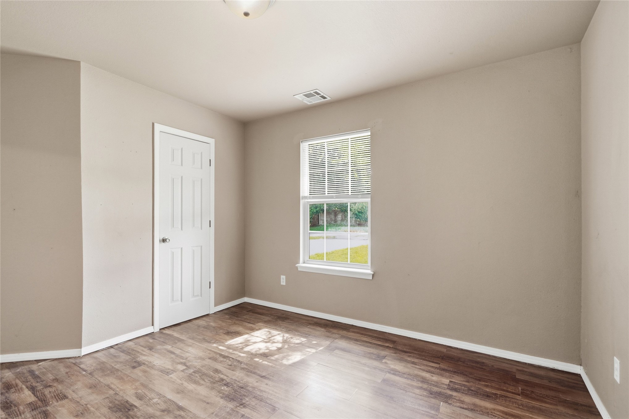 612 N Ross Street Property Photo 26