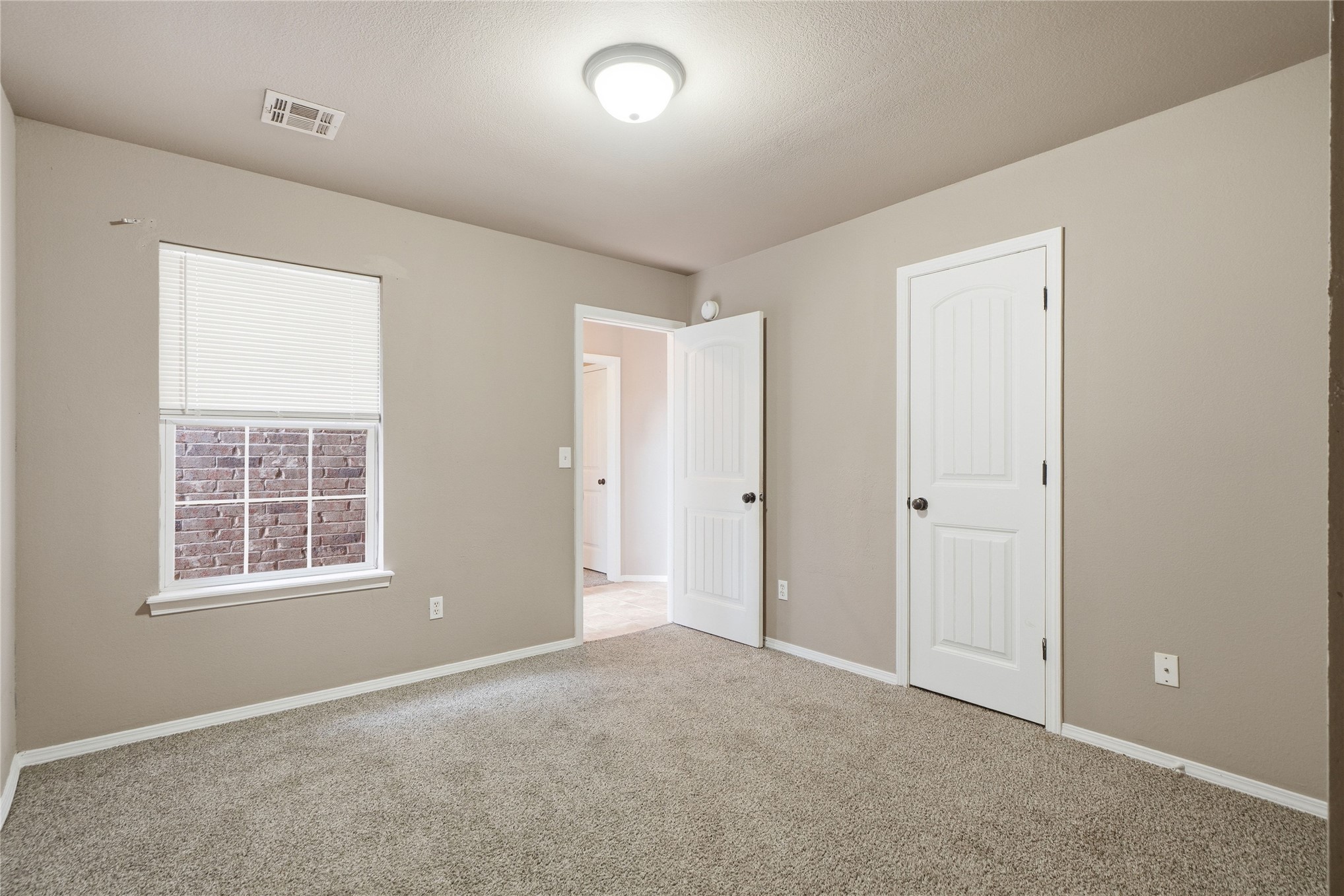 612 N Ross Street Property Photo 27