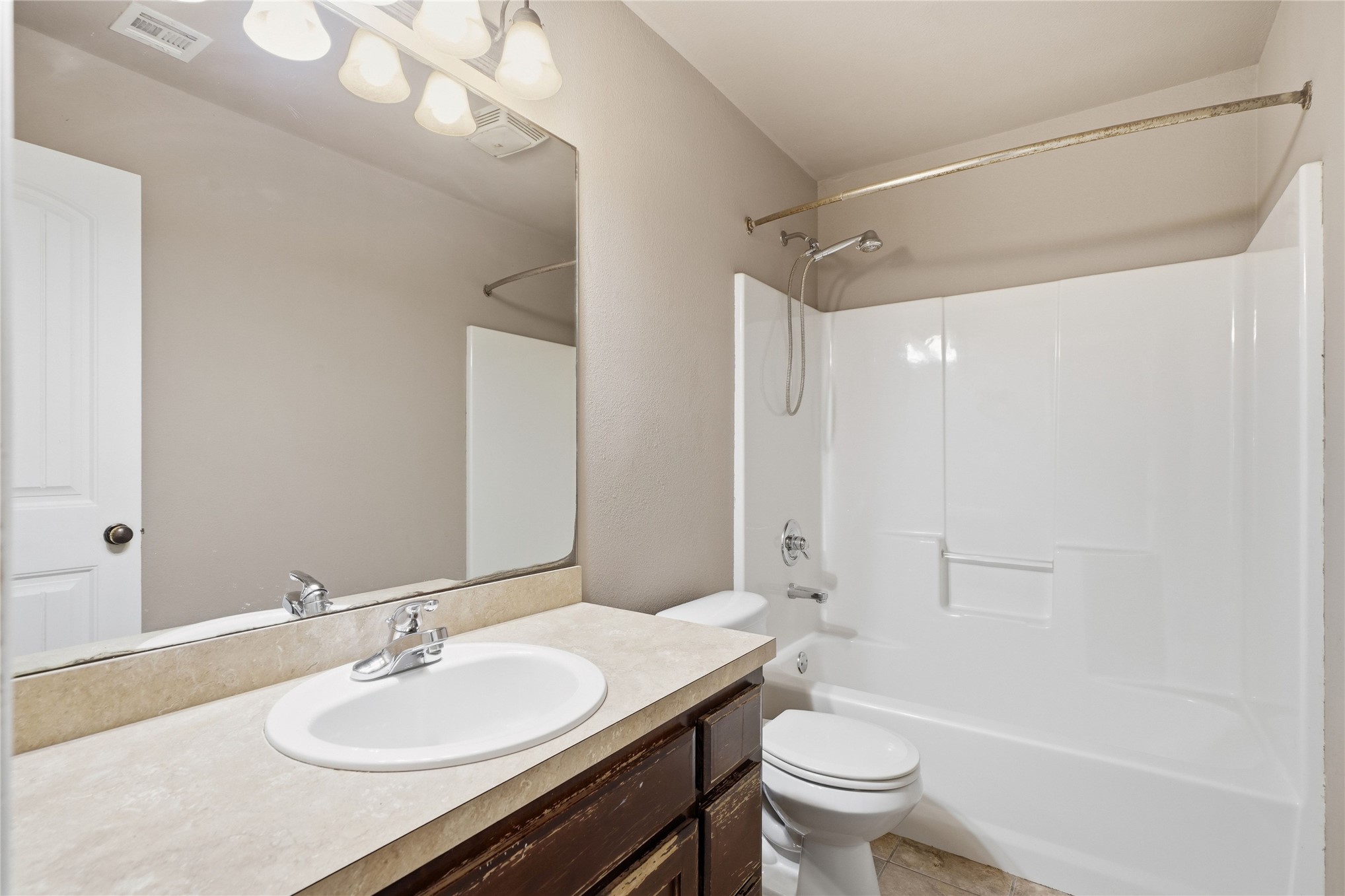 612 N Ross Street Property Photo 32