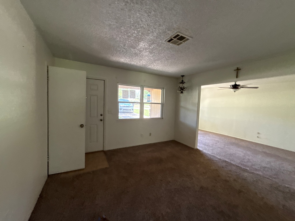 402 S Osage Avenue Property Photo 5