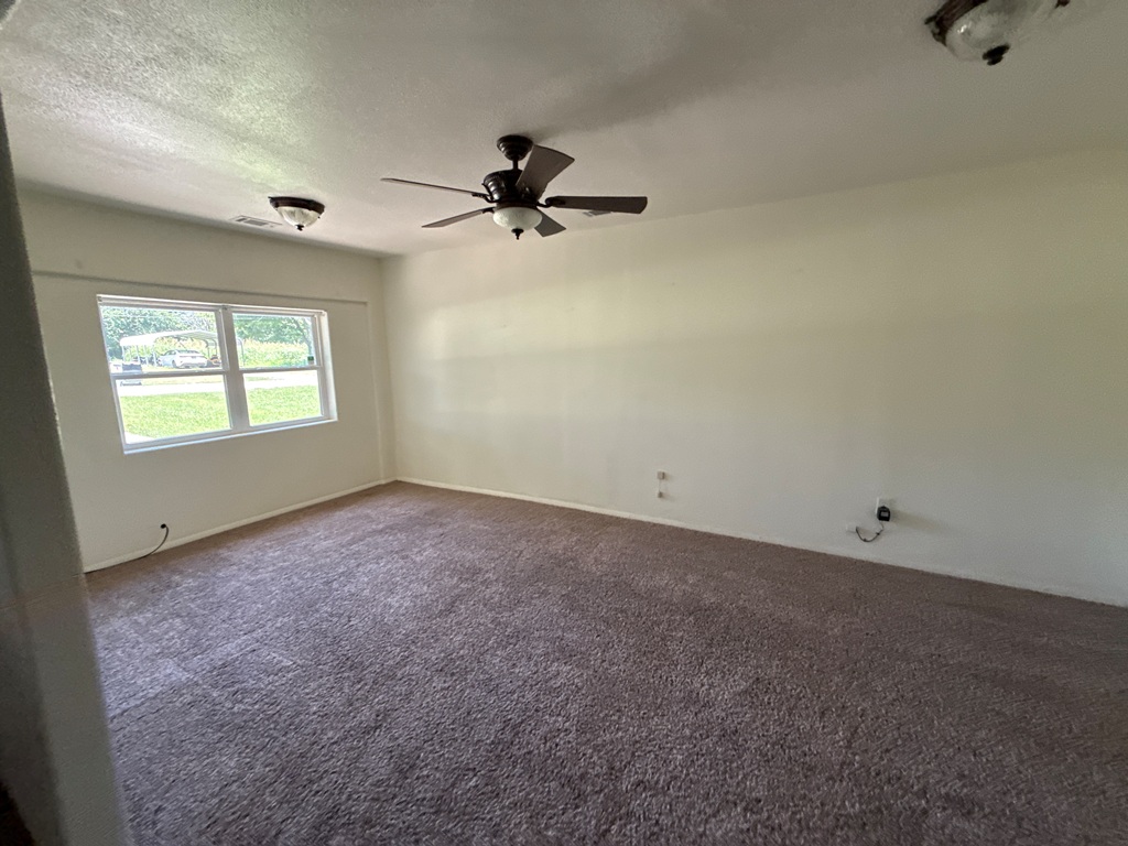 402 S Osage Avenue Property Photo 6