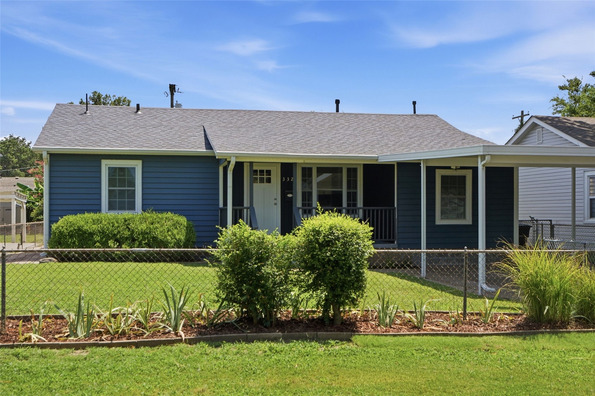 332 E 45th Place Property Photo 3