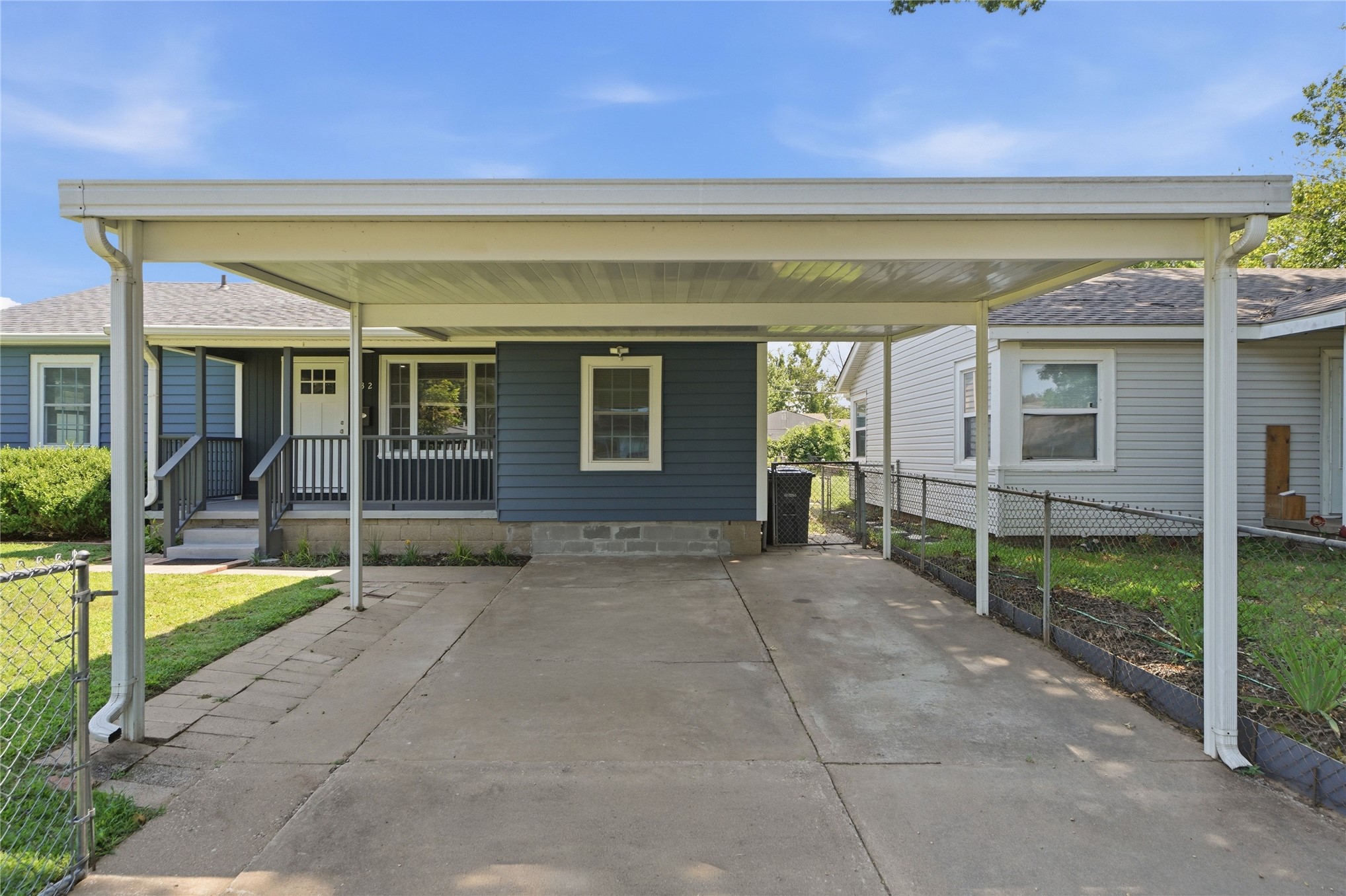 332 E 45th Place Property Photo 6