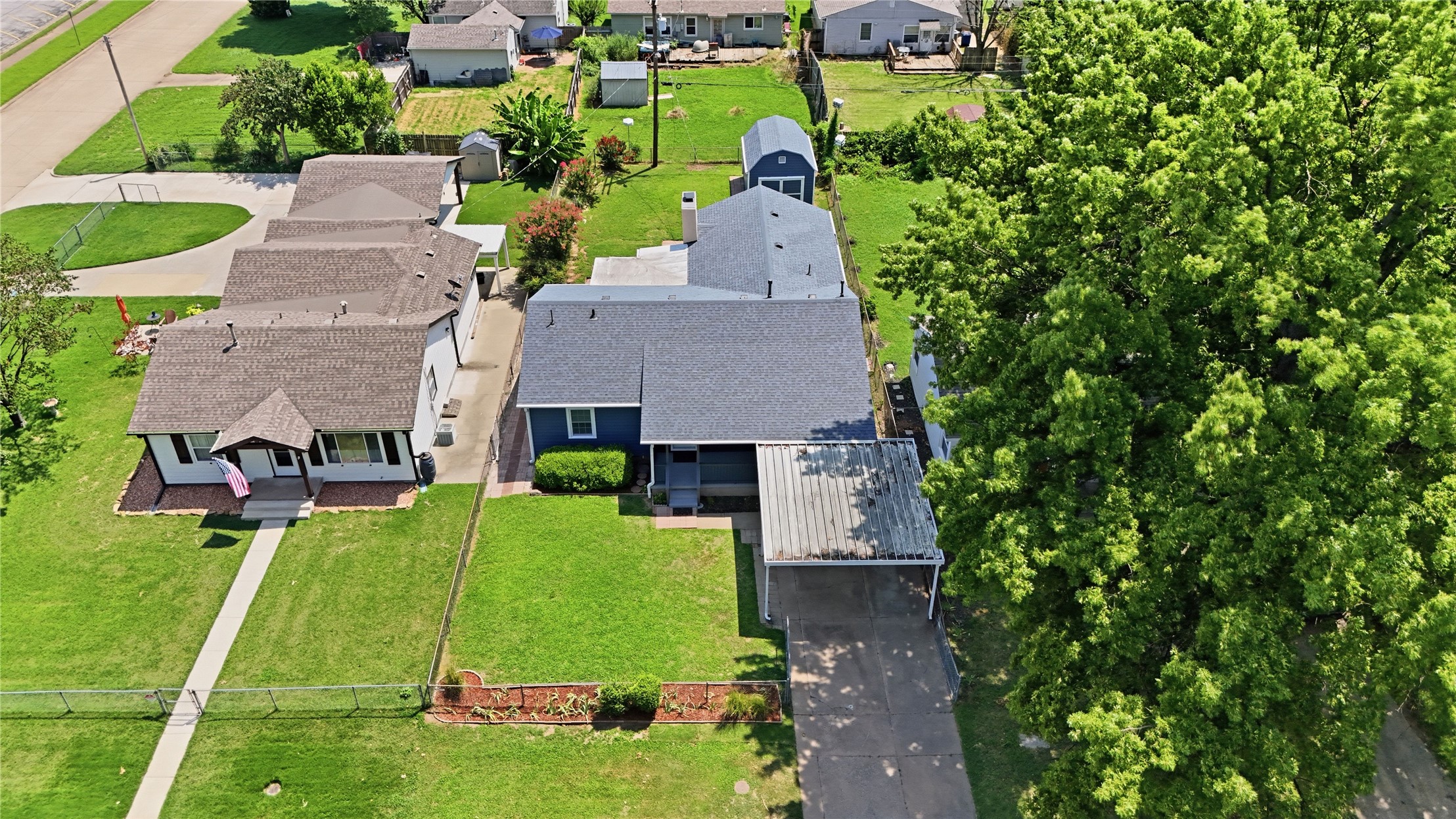 332 E 45th Place Property Photo 12