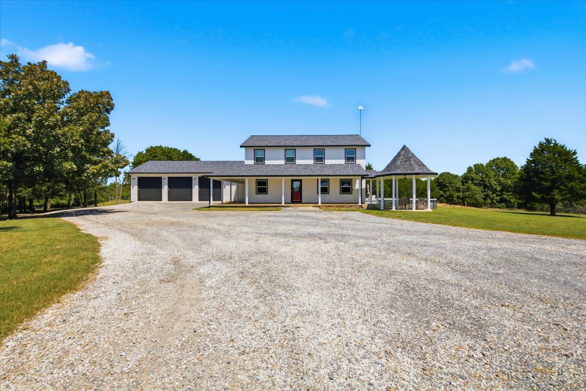 7587 County Road 3610 Property Photo 1