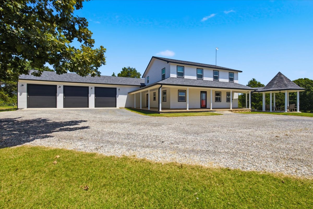 7587 County Road 3610 Property Photo 5