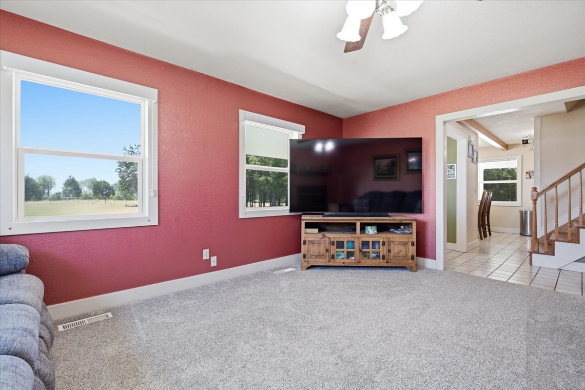 7587 County Road 3610 Property Photo 8