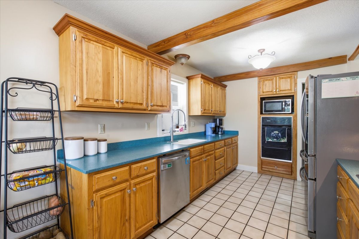 7587 County Road 3610 Property Photo 11