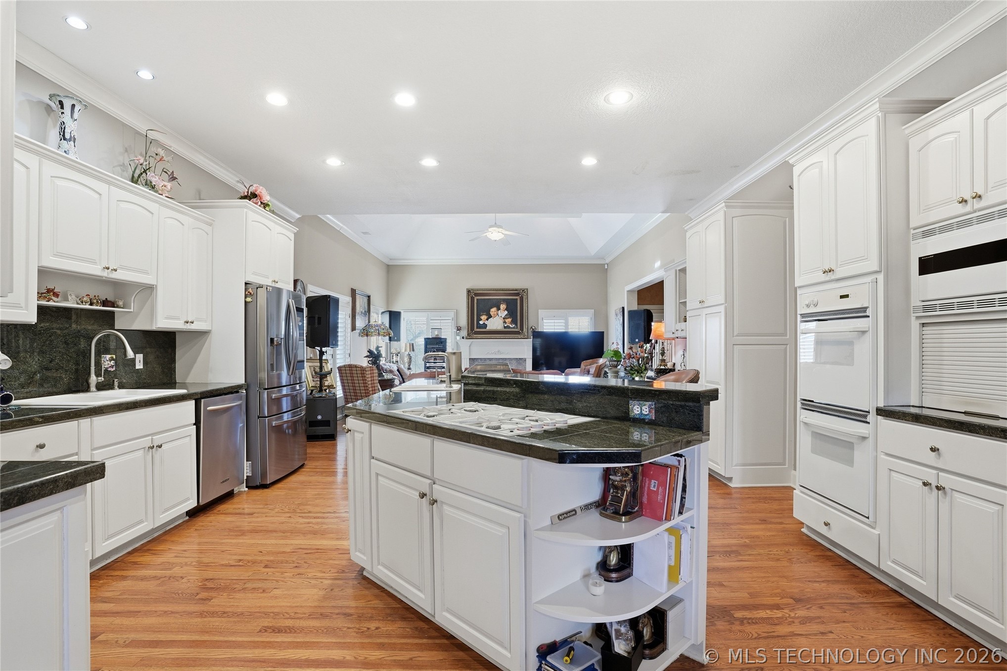 8626 S Florence Avenue Property Photo 18