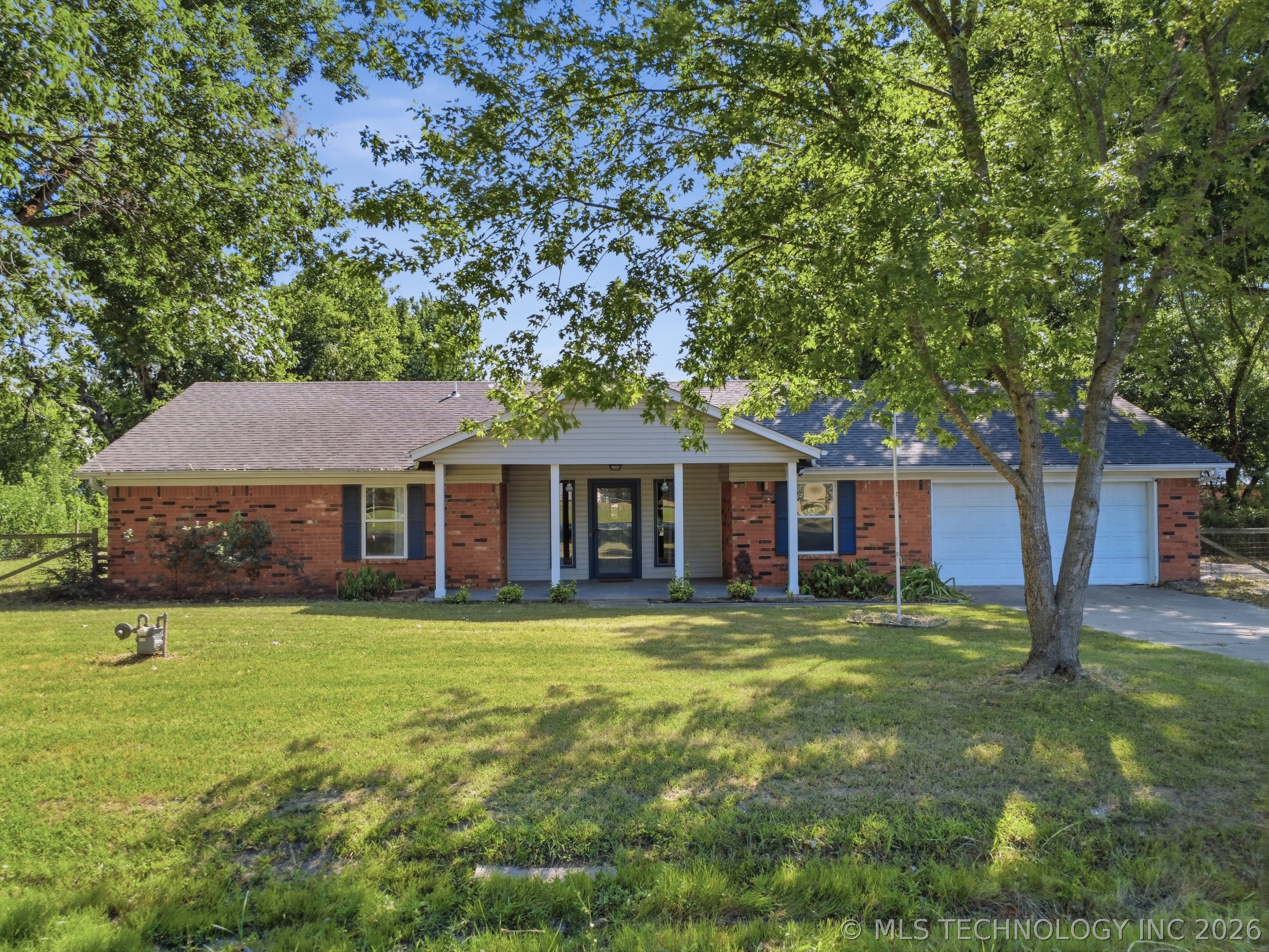 7324 S Dennis Boulevard Property Photo 1