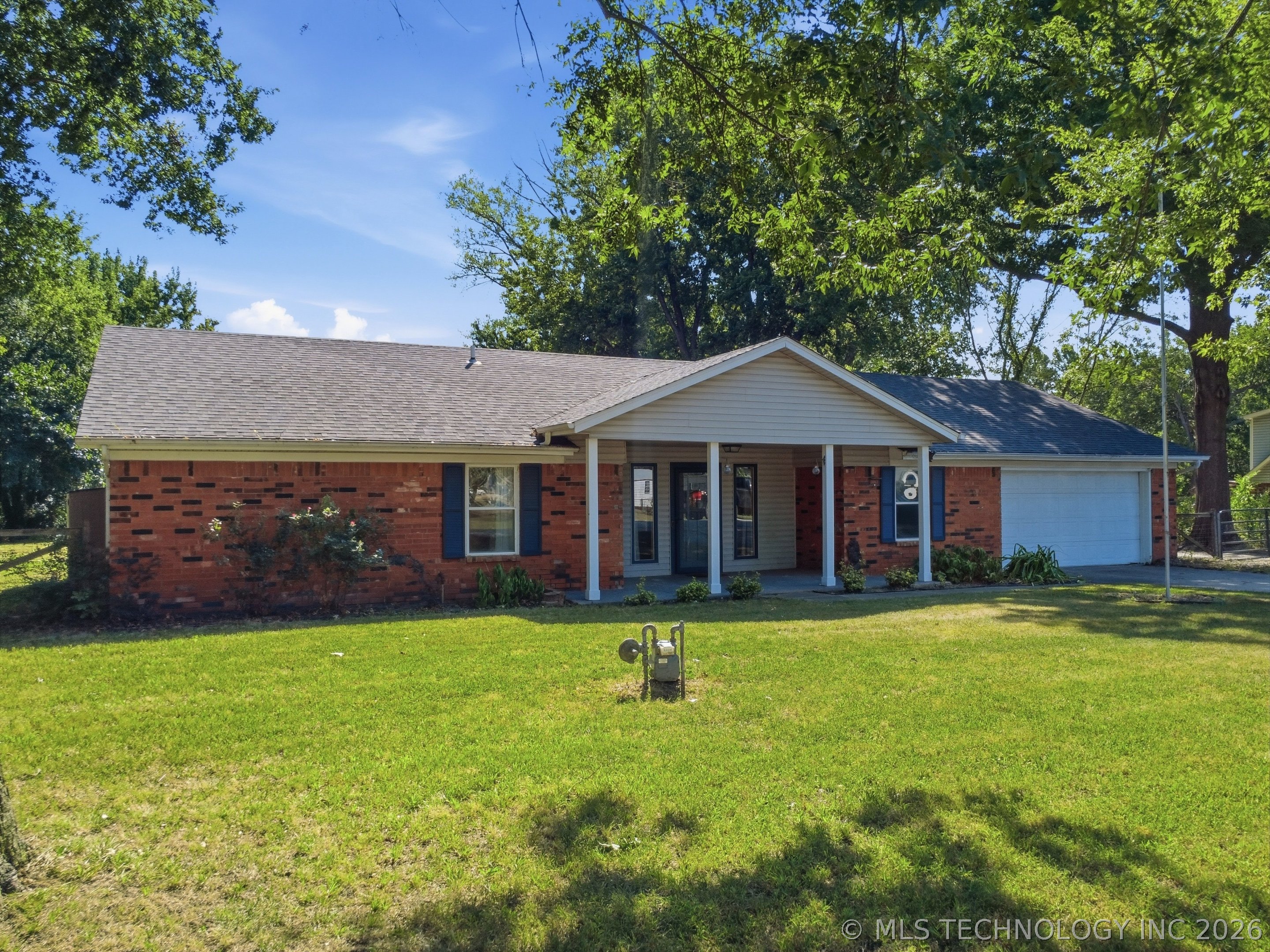 7324 S Dennis Boulevard Property Photo 2