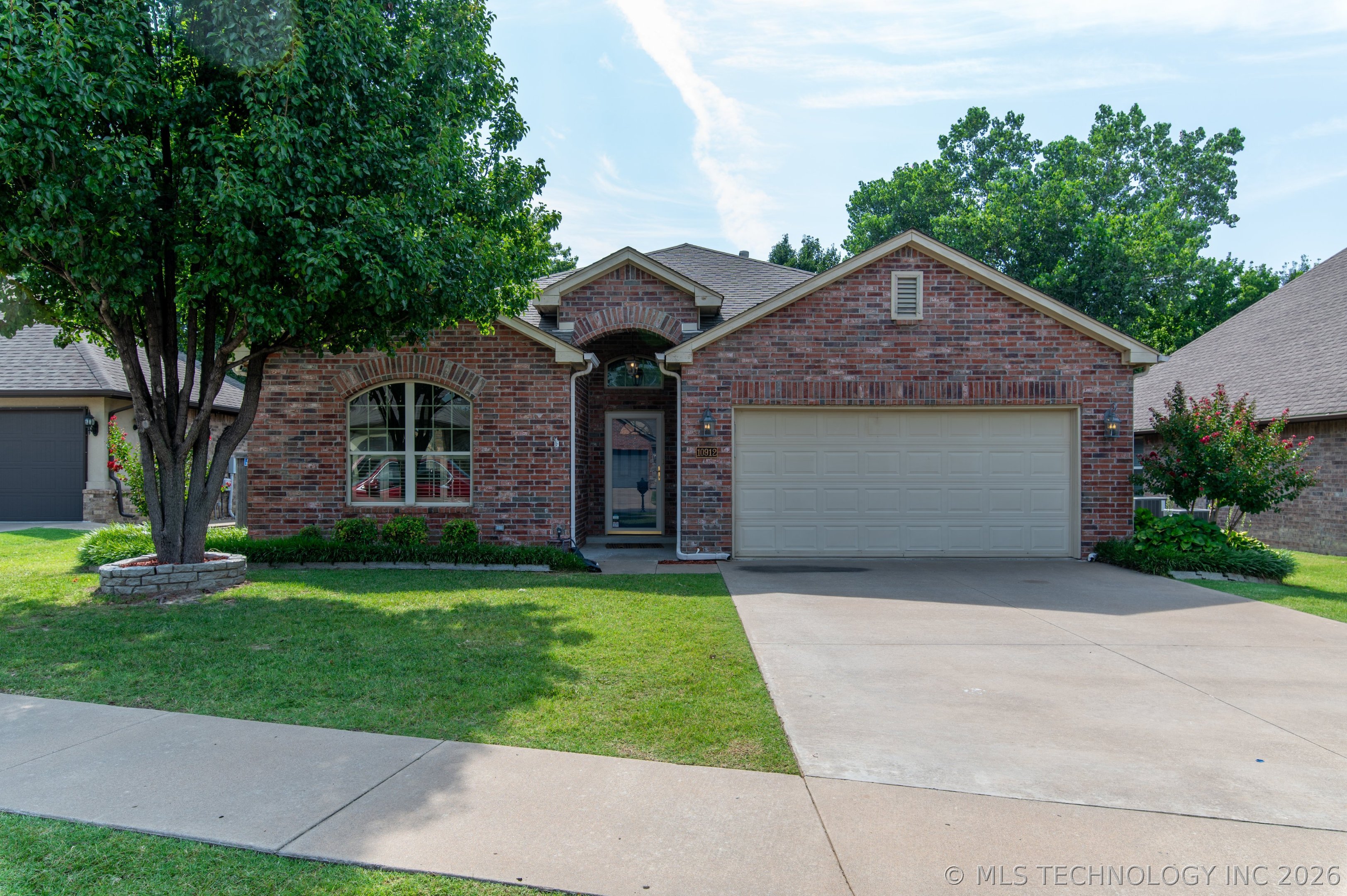 10912 Augusta Drive Property Photo 1