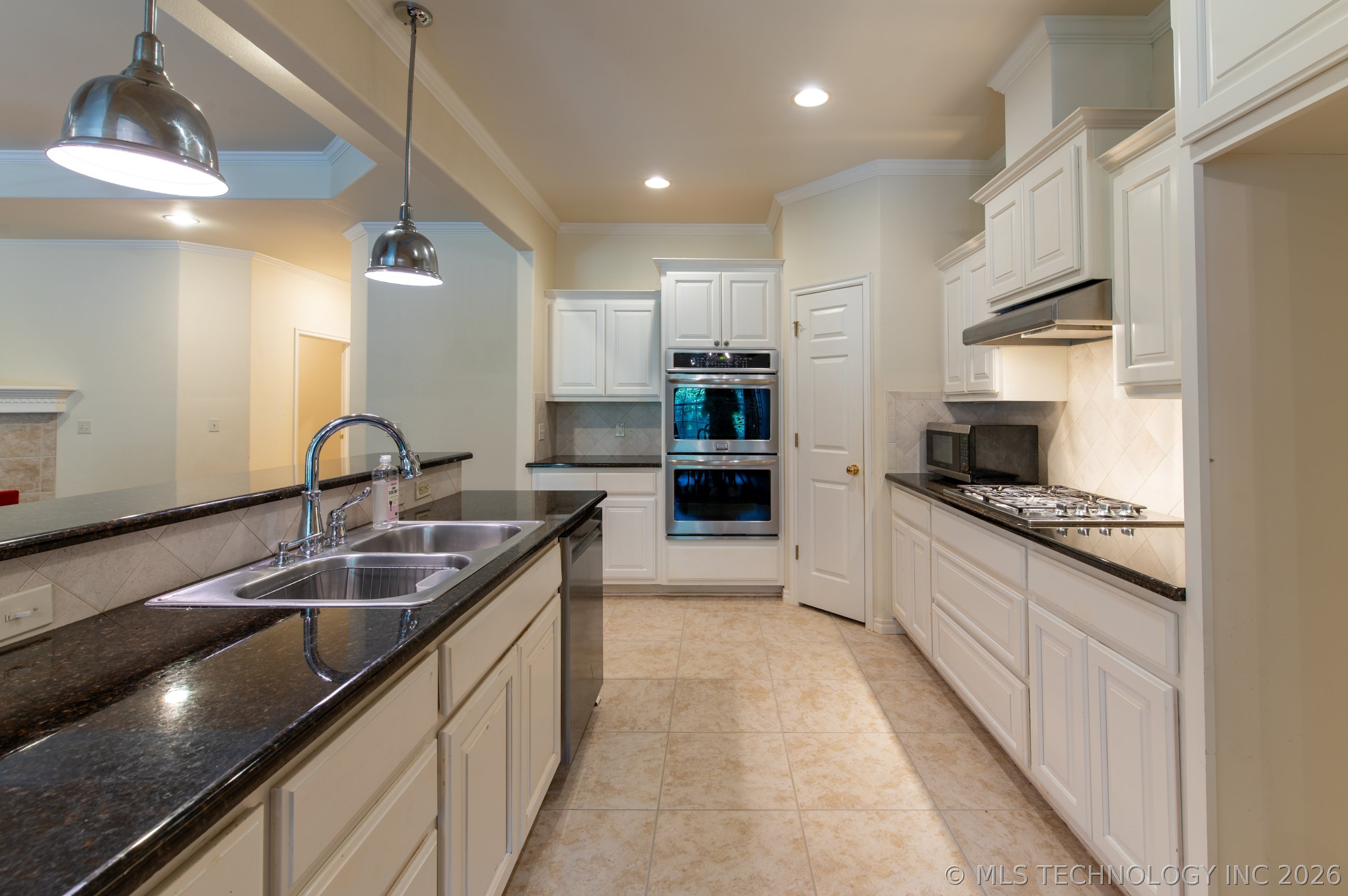 10912 Augusta Drive Property Photo 2