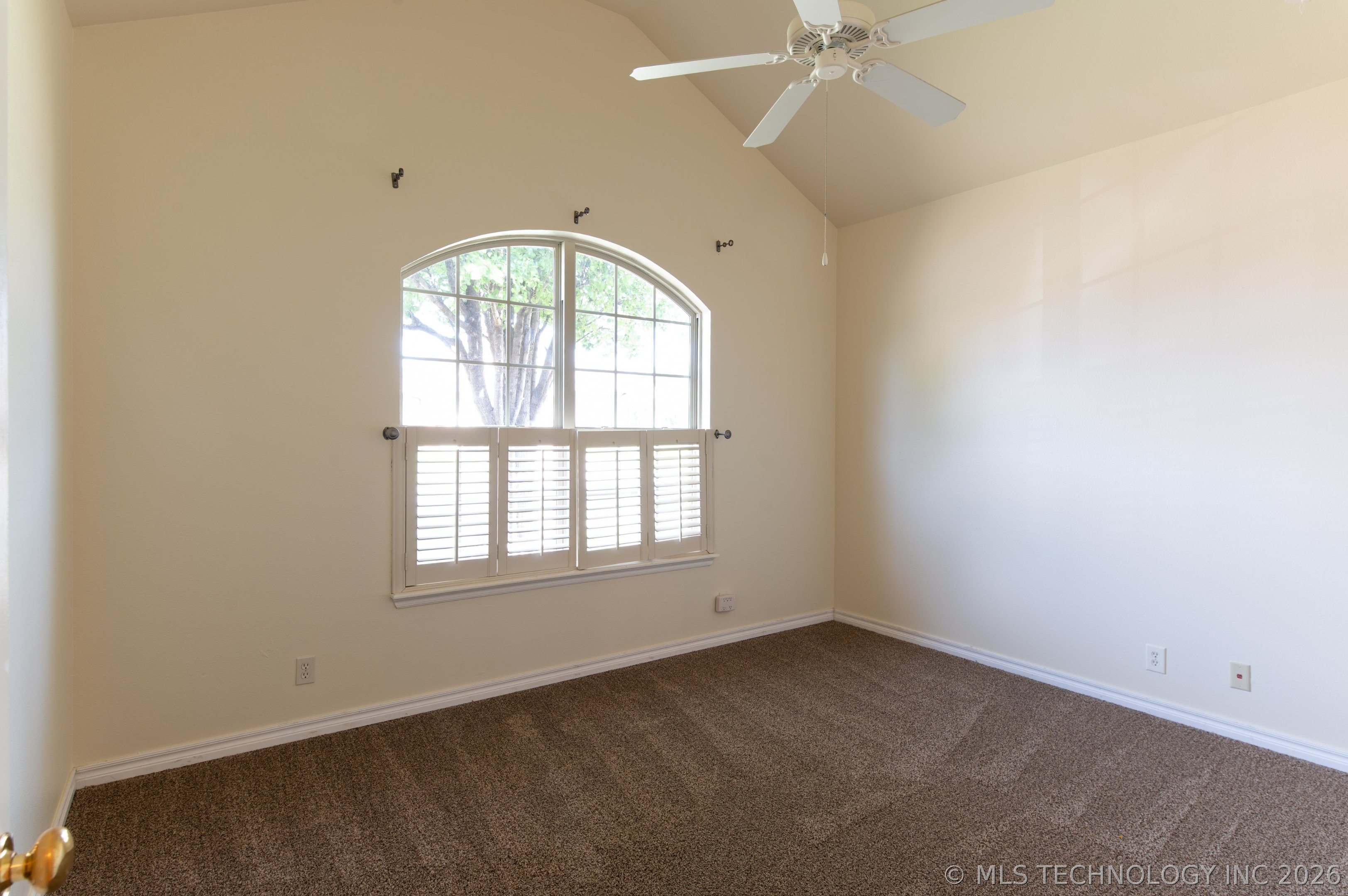 10912 Augusta Drive Property Photo 11