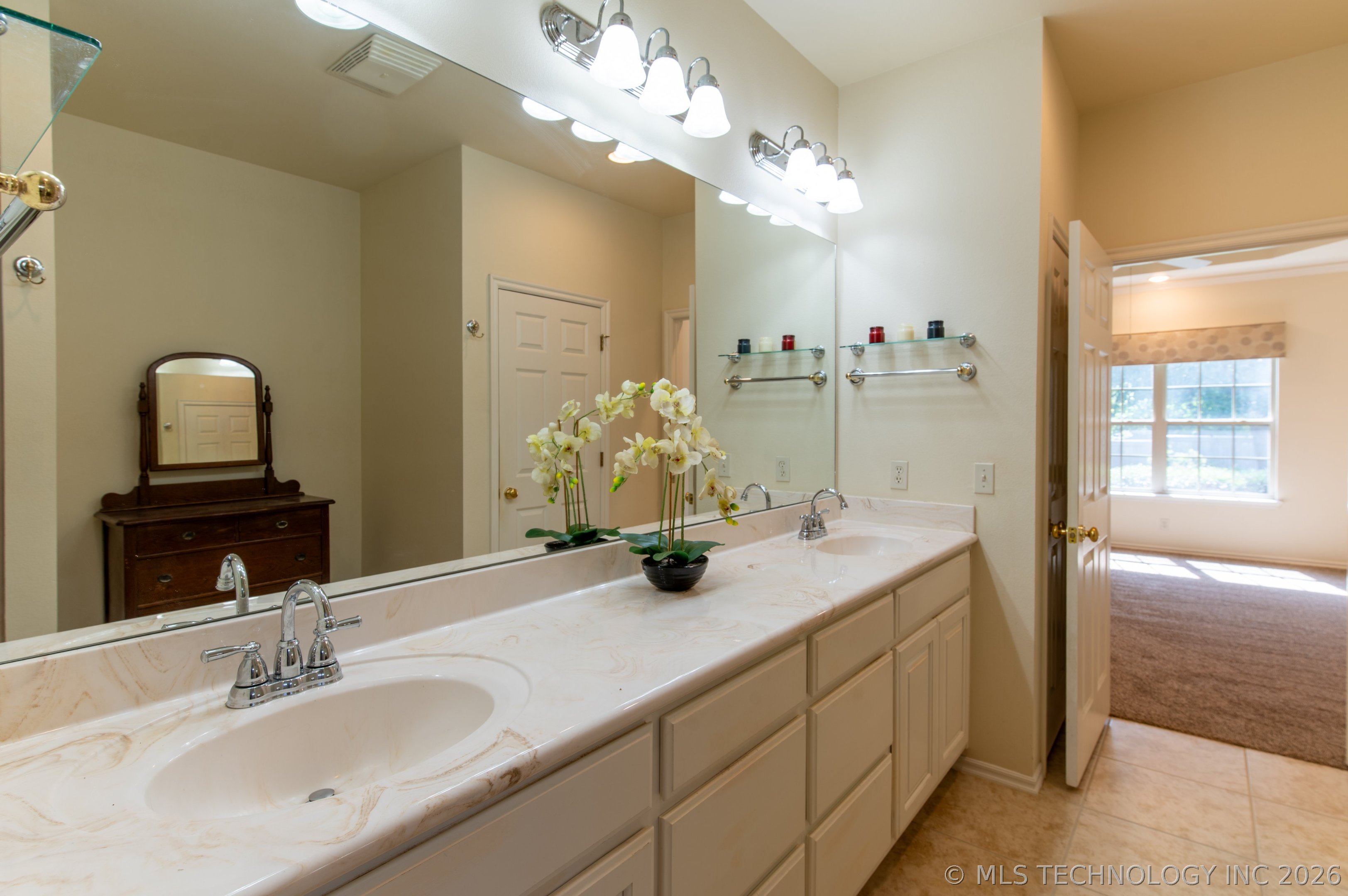 10912 Augusta Drive Property Photo 12