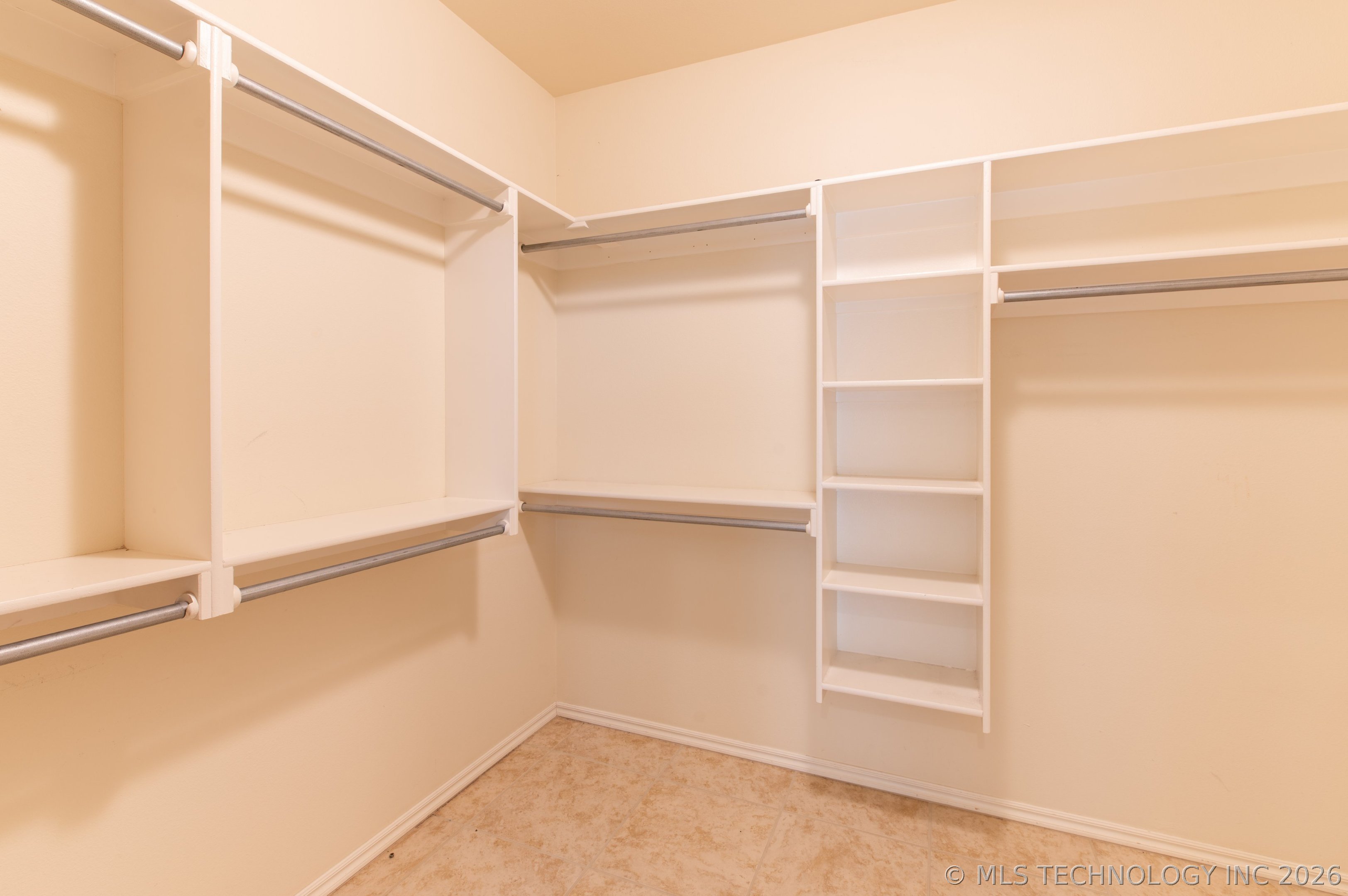 10912 Augusta Drive Property Photo 14
