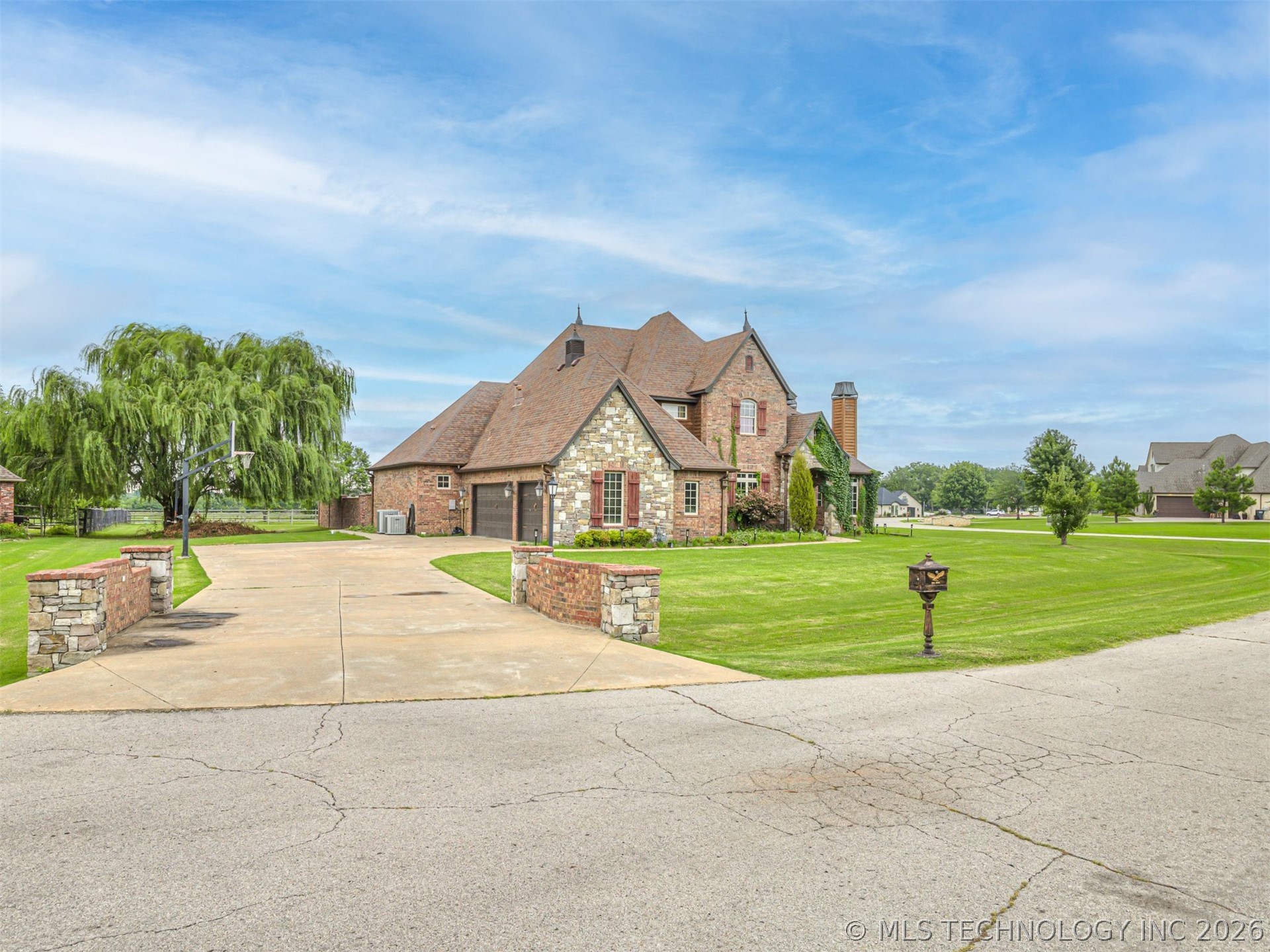 18961 Chickadee Court Property Photo 2