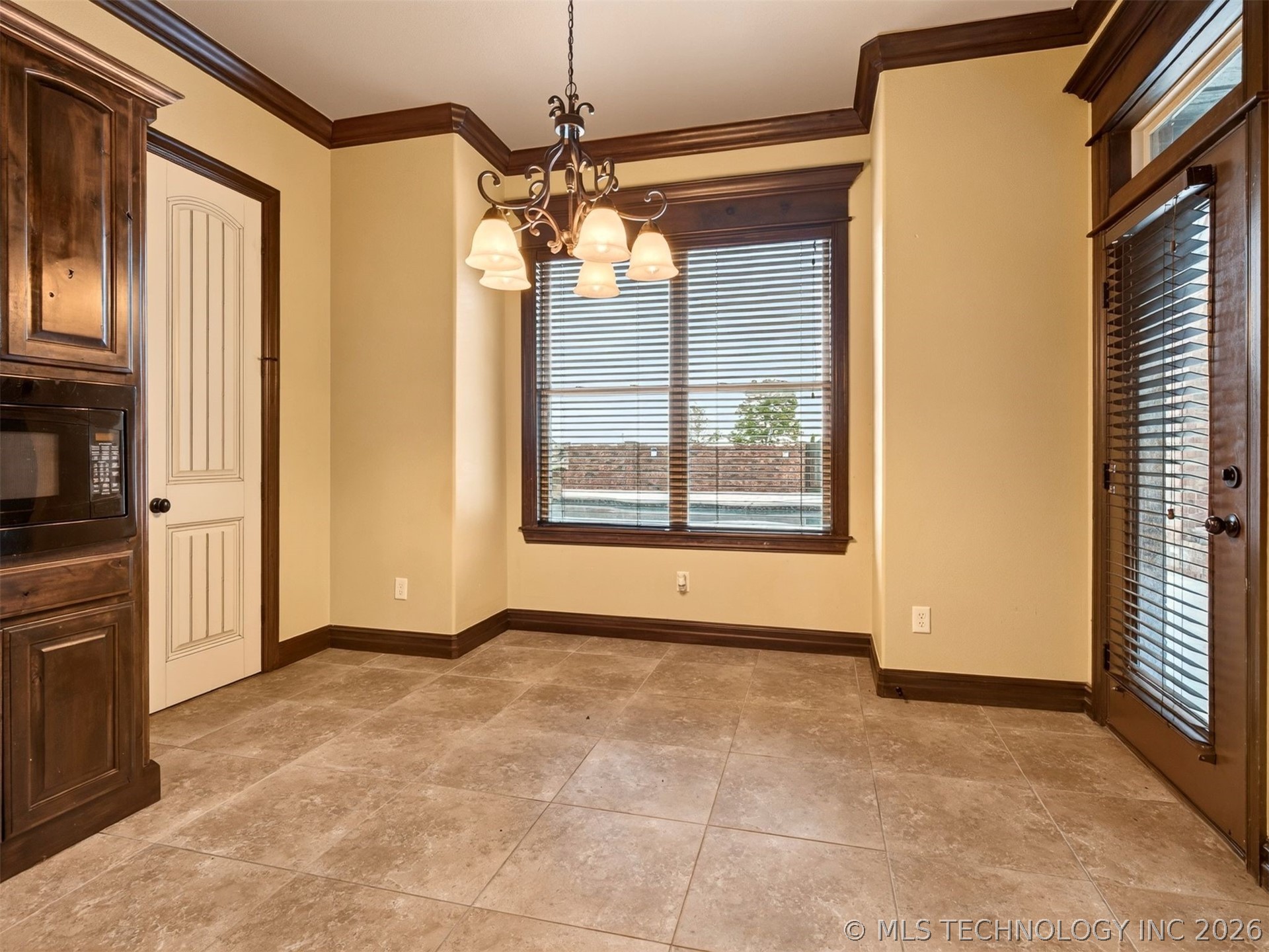18961 Chickadee Court Property Photo 25