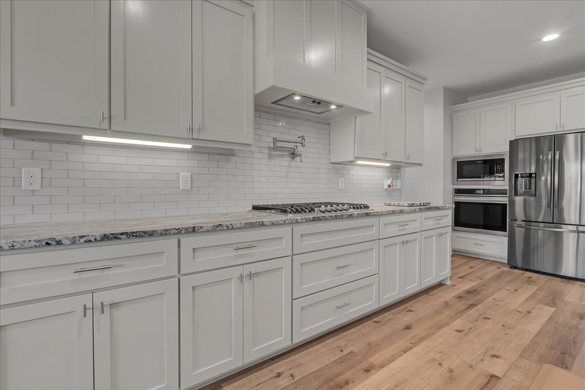 113 E 168th Street S Property Photo 26