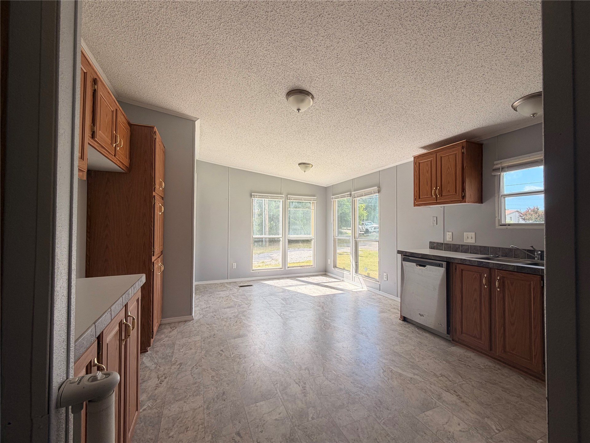 350 Stolfa Property Photo 4