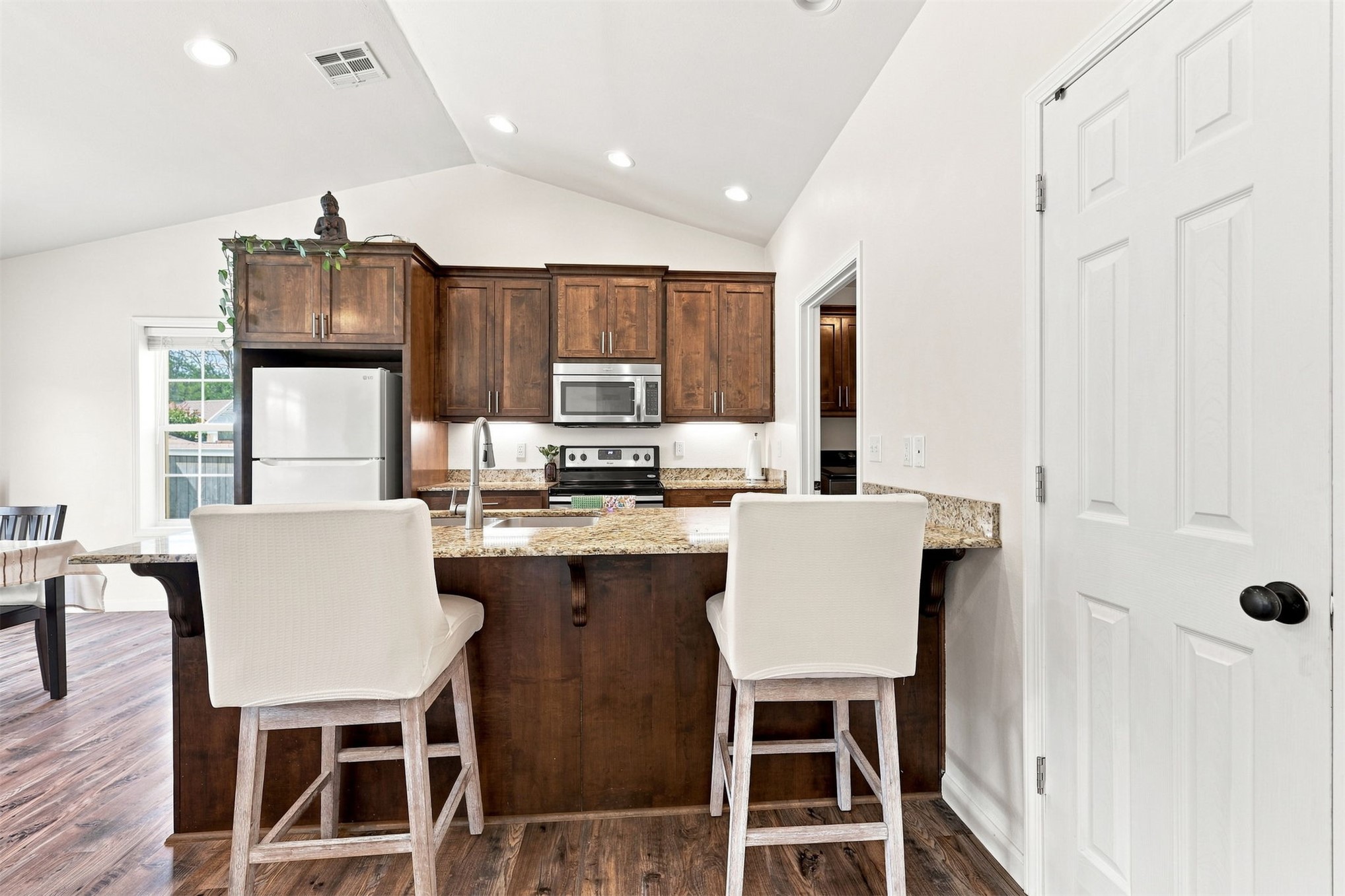 112 Elmwood Avenue Property Photo 10