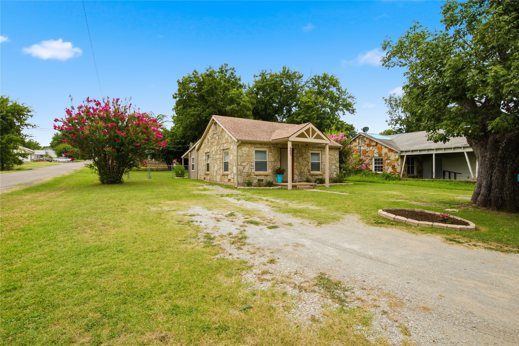 427 E Tulsa Property Photo 2