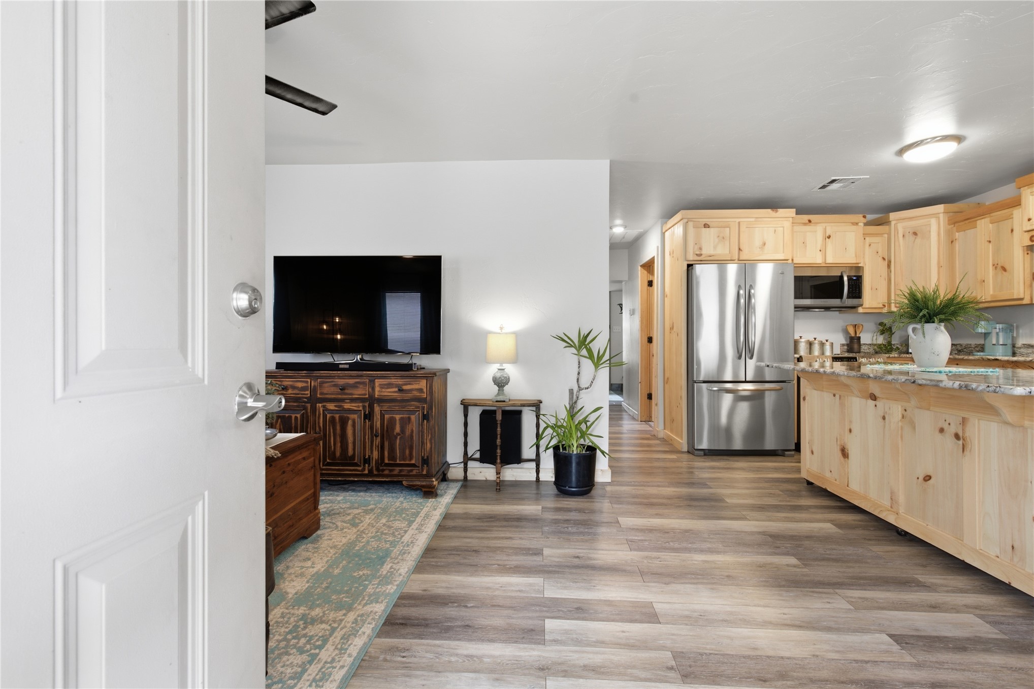 427 E Tulsa Property Photo 4