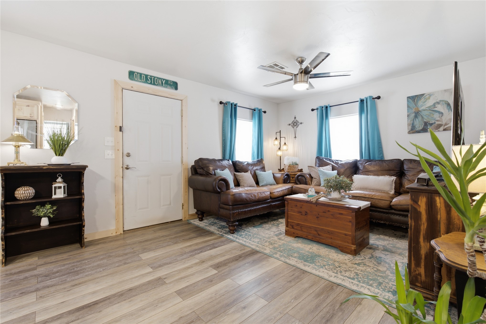 427 E Tulsa Property Photo 6