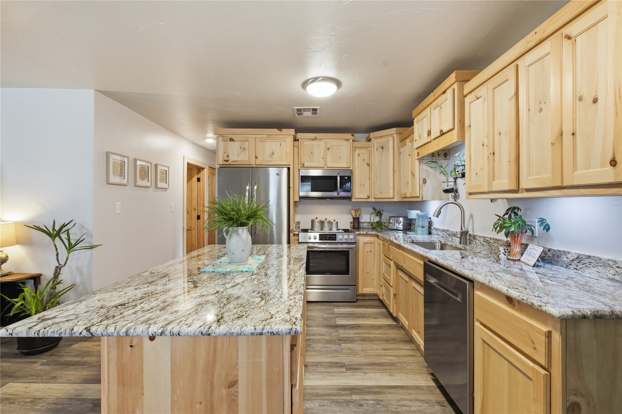 427 E Tulsa Property Photo 8