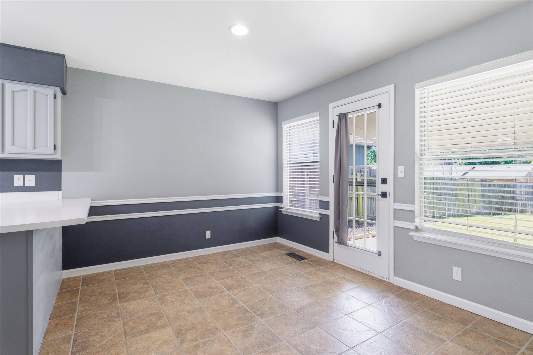 2608 S Oak Place Property Photo 10