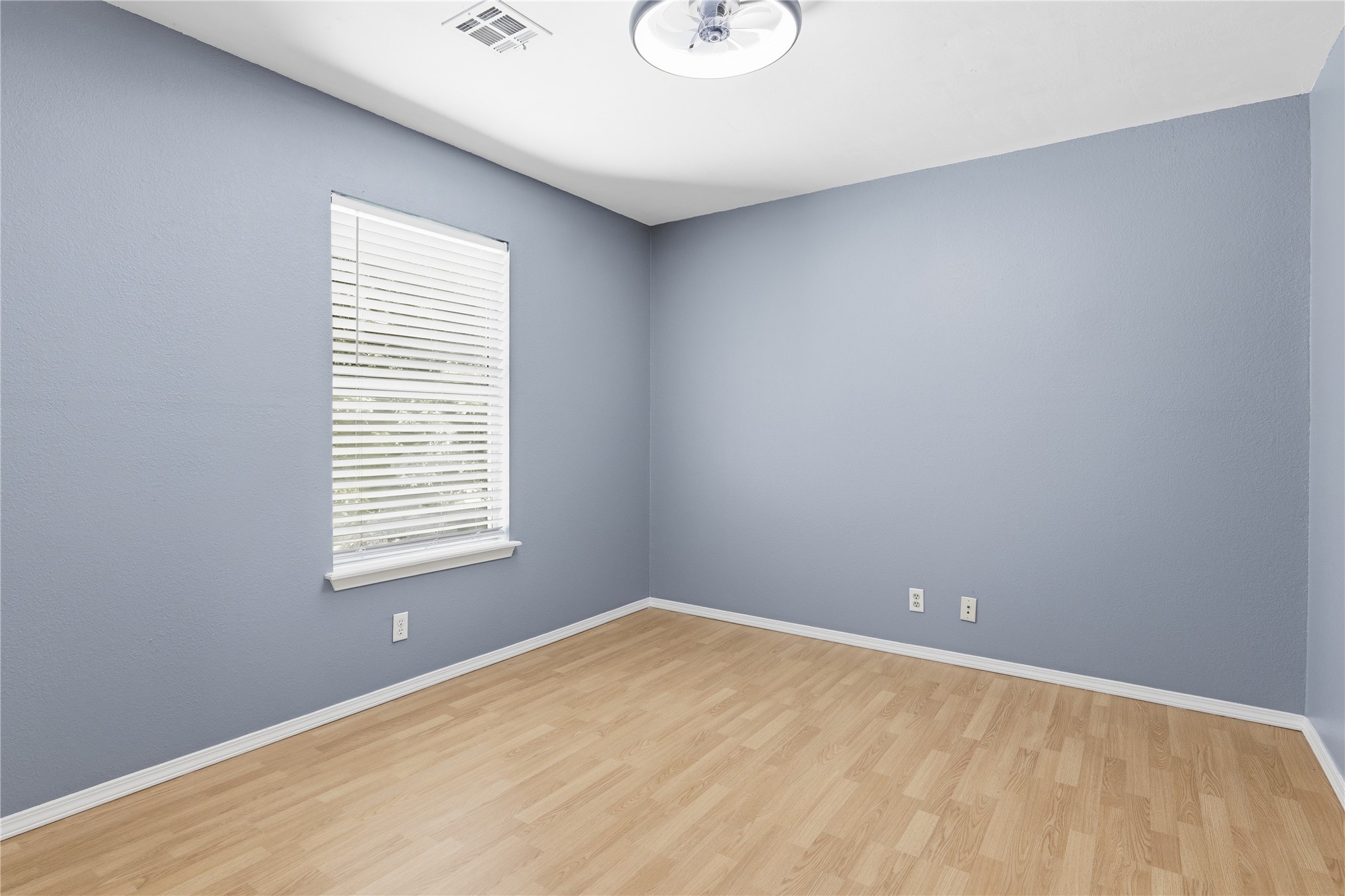 2608 S Oak Place Property Photo 27