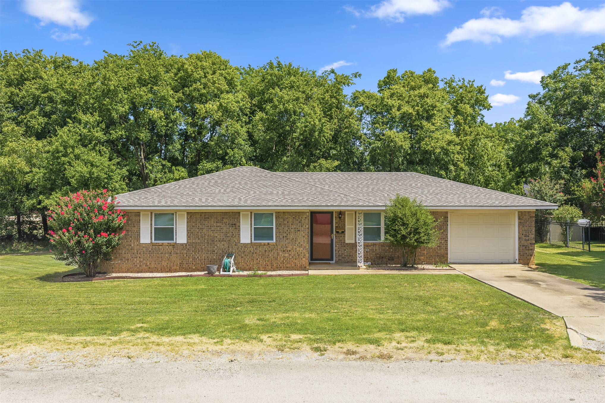 519 Circle Drive Property Photo 1