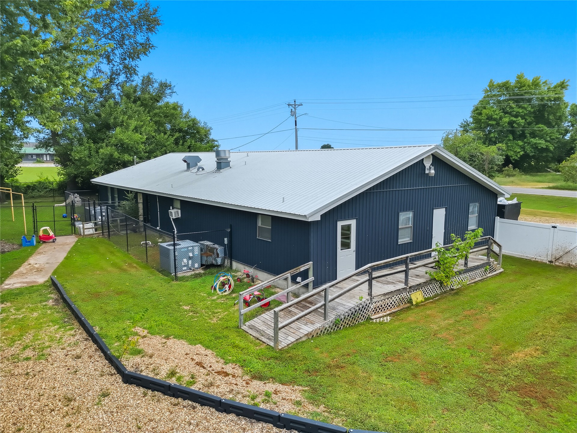 715 Buffington Road Property Photo 4