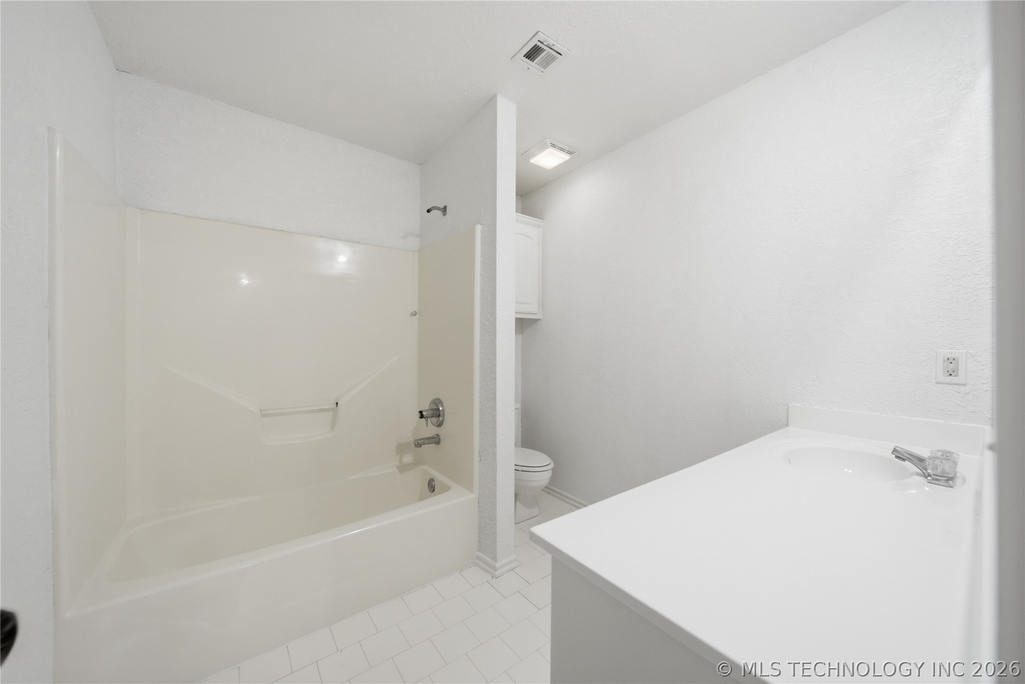 3026 E 89th Place Property Photo 15