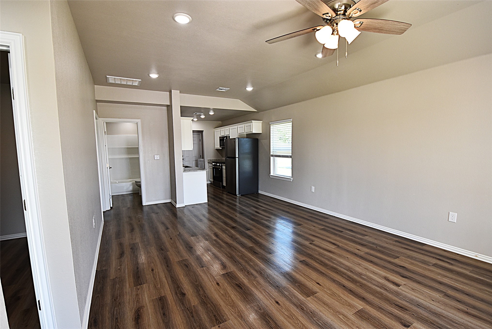 820 Elm Street Property Photo 4