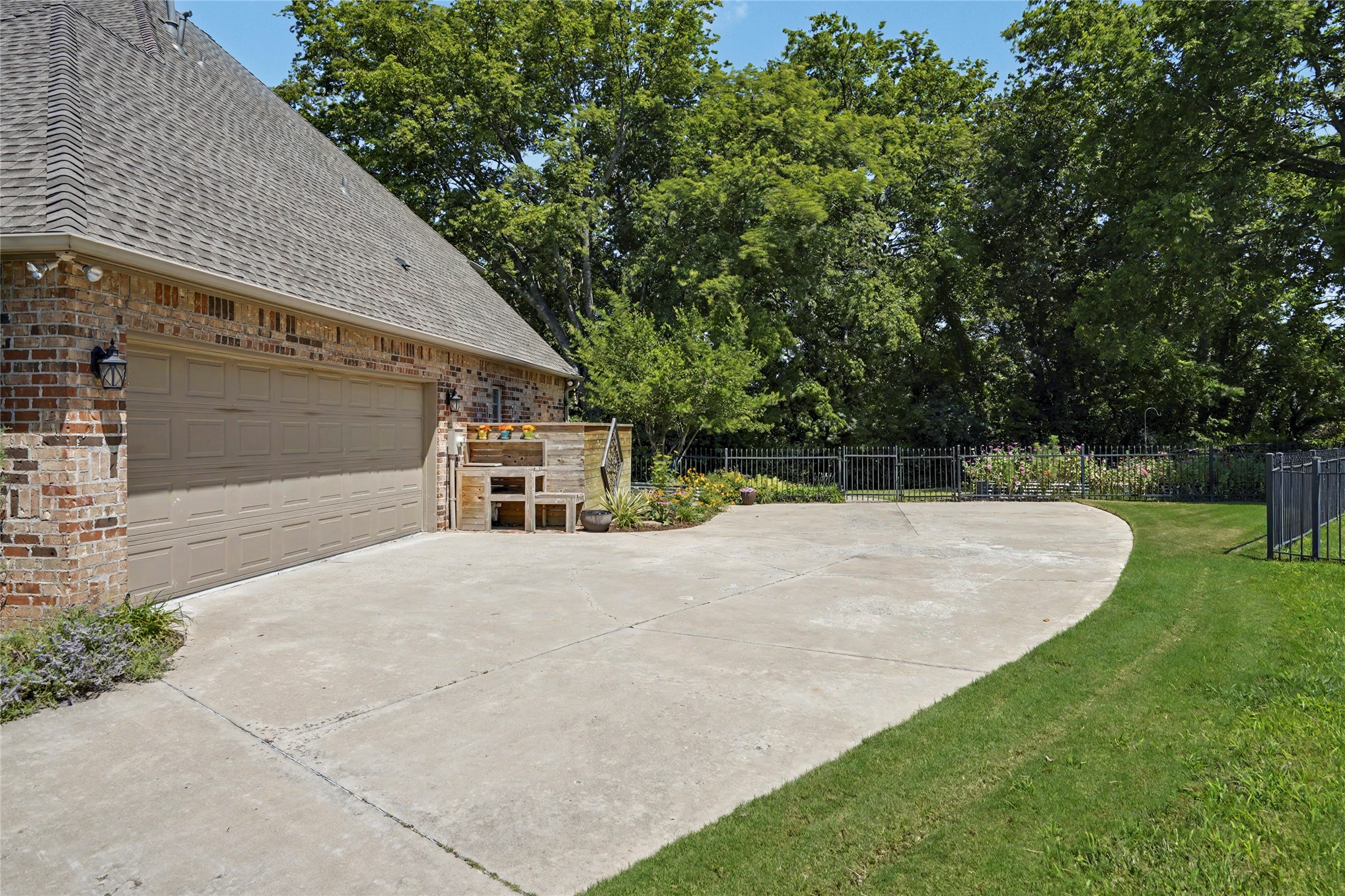 1613 E 122nd Court Property Photo 39