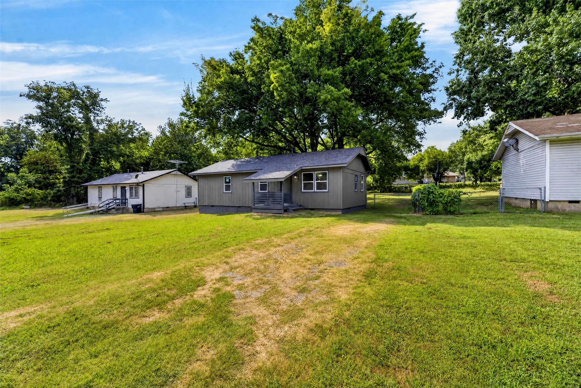 516 E Armory Avenue Property Photo 4