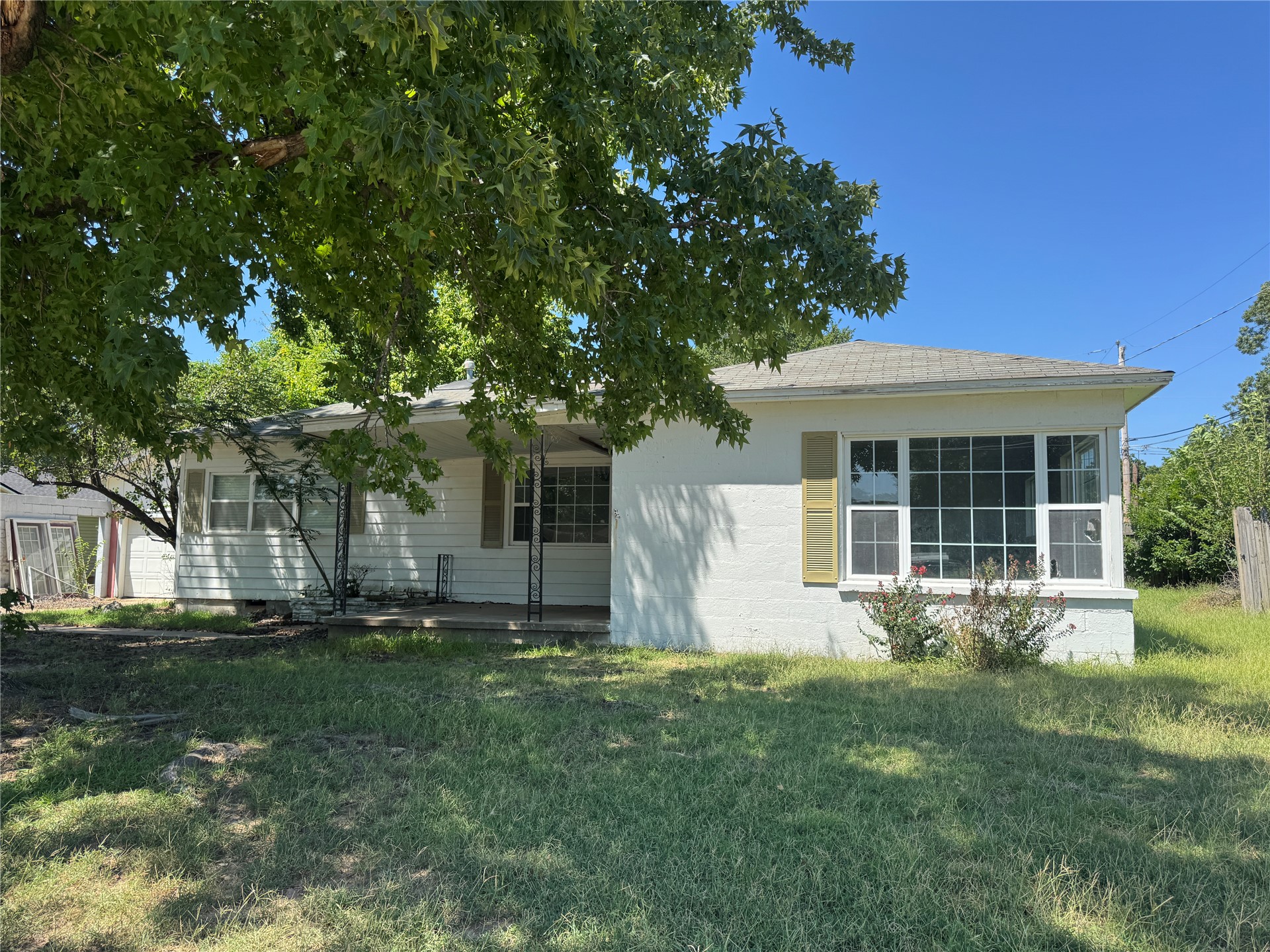 1225 E Seminole Avenue Property Photo 1