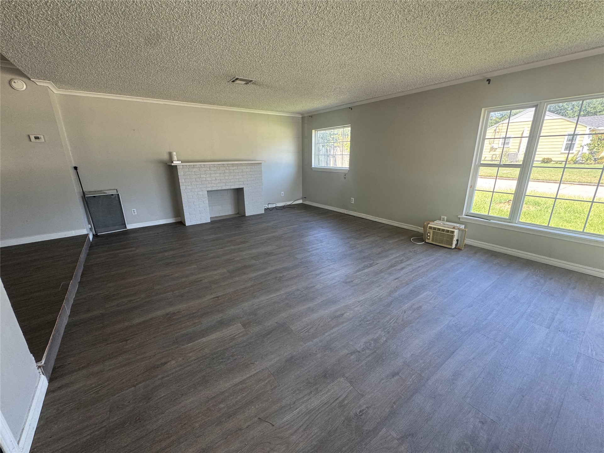 1225 E Seminole Avenue Property Photo 7