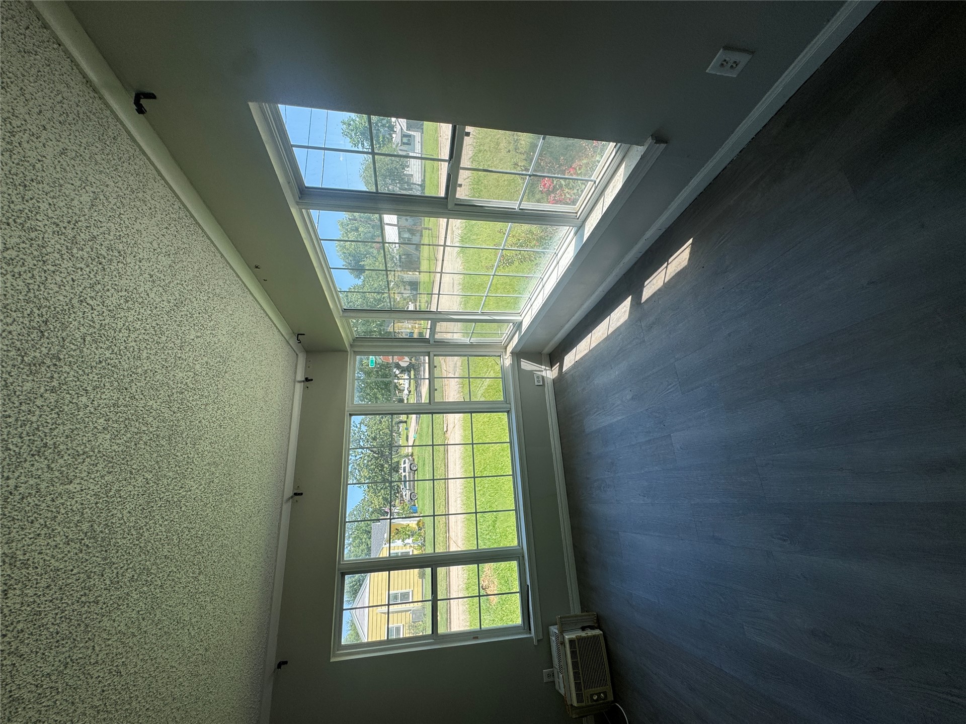 1225 E Seminole Avenue Property Photo 8