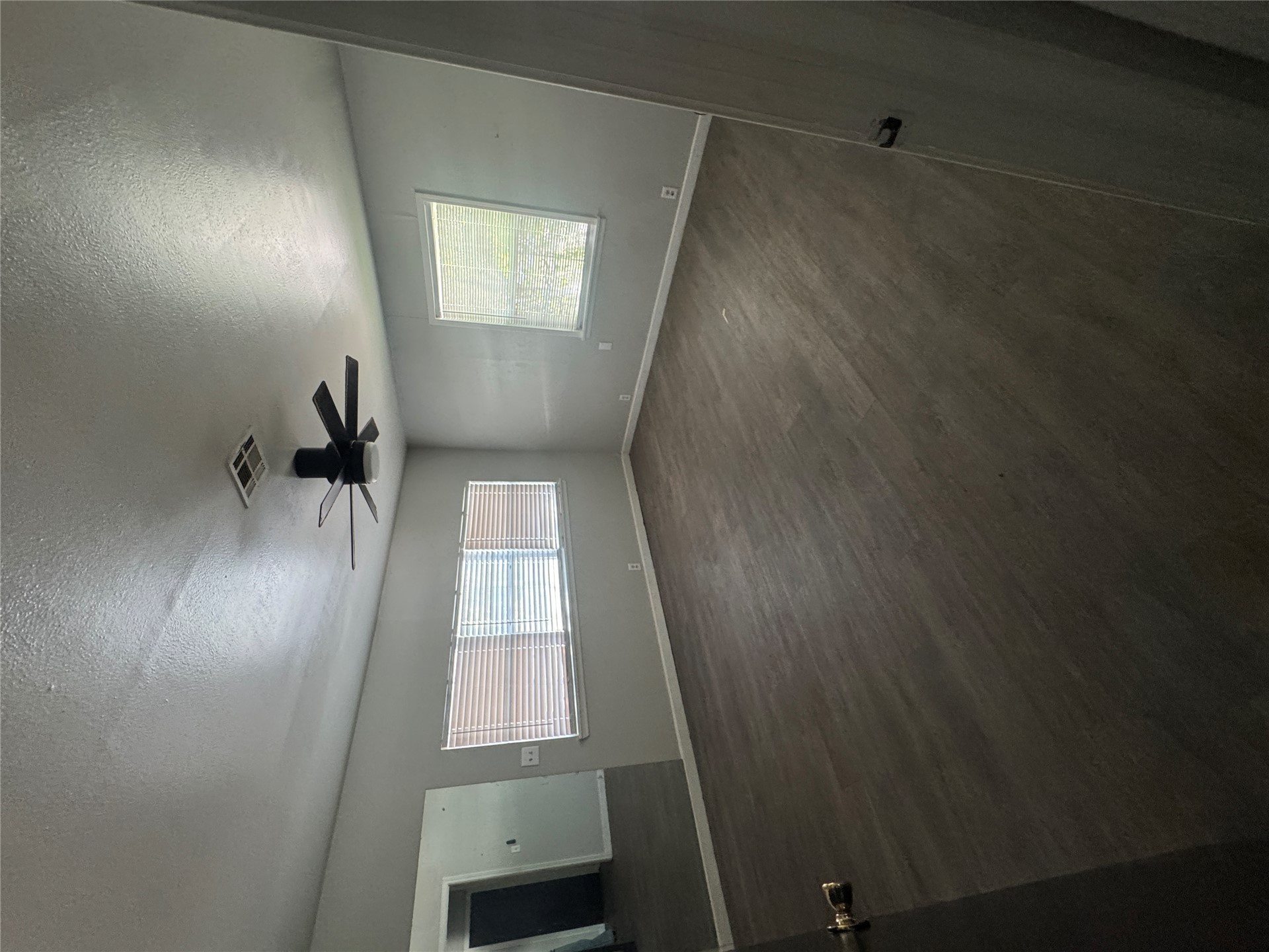 1225 E Seminole Avenue Property Photo 19
