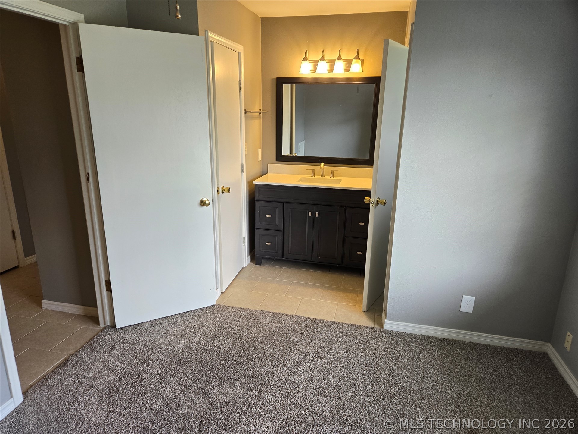 228 E J. Street Property Photo 11