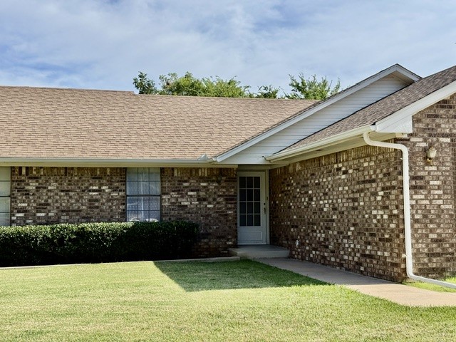 2411 Woodleaf Court Property Photo 1