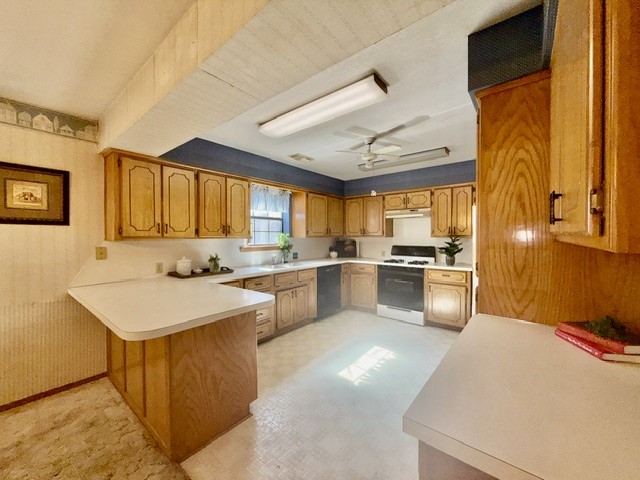 2411 Woodleaf Court Property Photo 7