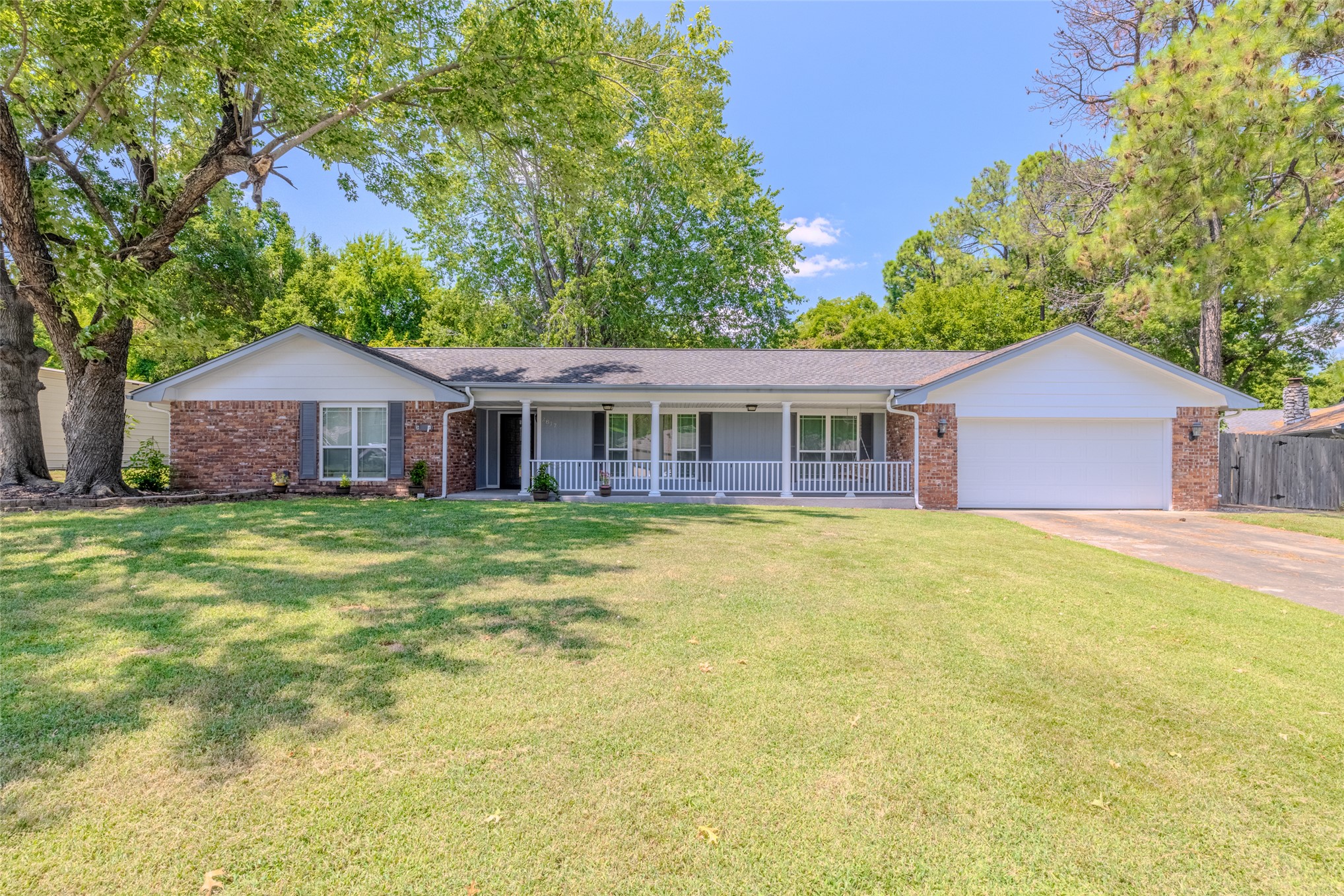 2817 Robin Lane Property Photo 1