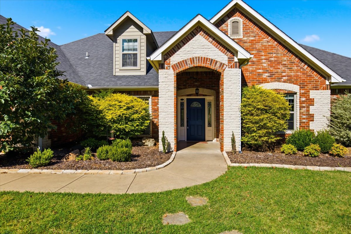 429 Winter Rose Property Photo 2