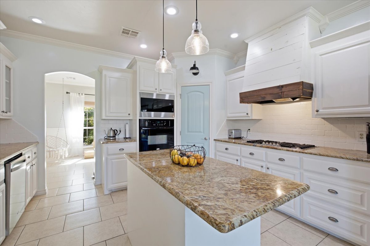 429 Winter Rose Property Photo 10
