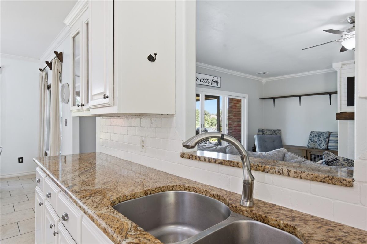 429 Winter Rose Property Photo 12